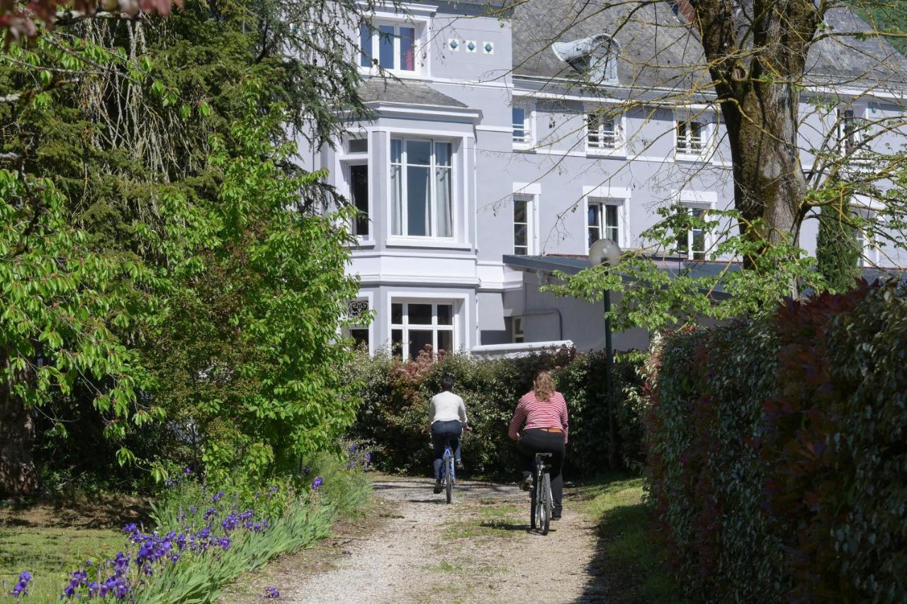 Domaine Des Cedres - Hotel, Gites Et Insolites Villebois Exterior photo