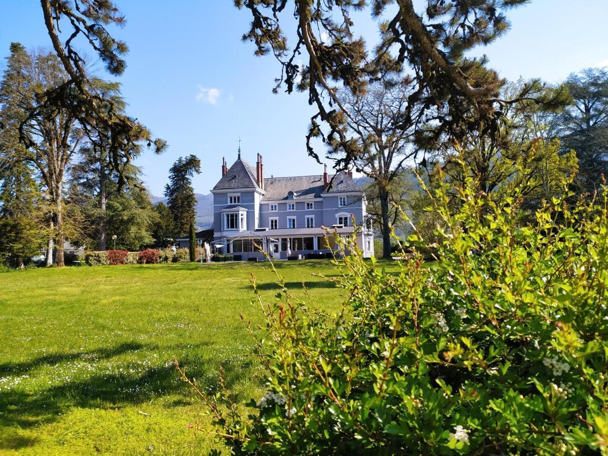 Domaine Des Cedres - Hotel, Gites Et Insolites Villebois Exterior photo