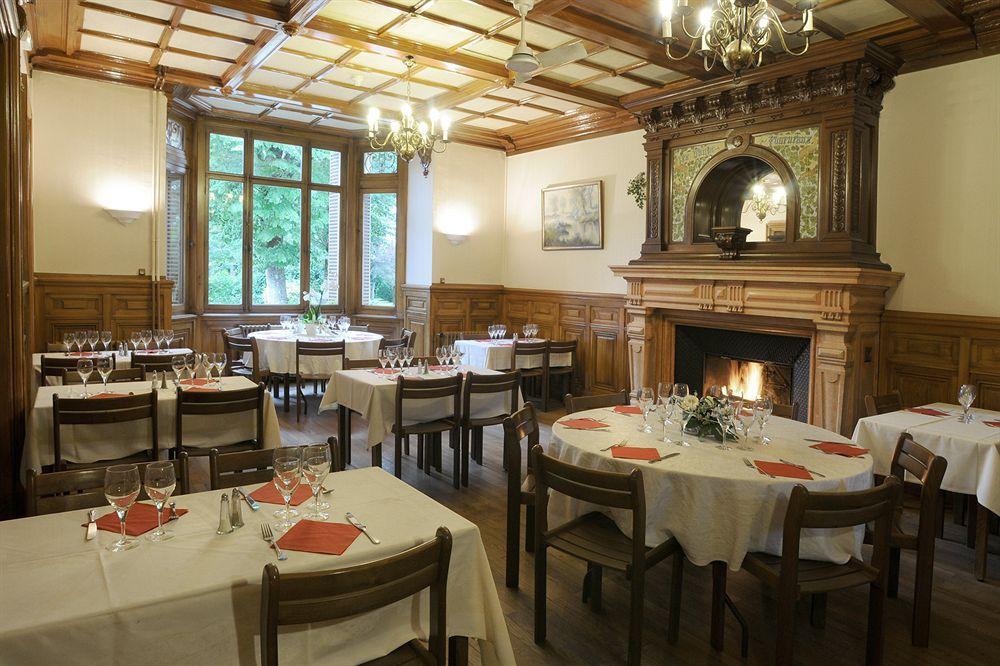 Domaine Des Cedres - Hotel, Gites Et Insolites Villebois Exterior photo
