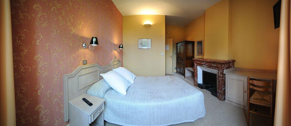 Domaine Des Cedres - Hotel, Gites Et Insolites Villebois Exterior photo