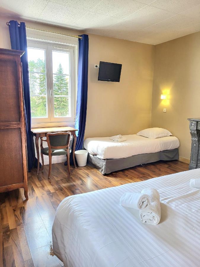 Domaine Des Cedres - Hotel, Gites Et Insolites Villebois Exterior photo