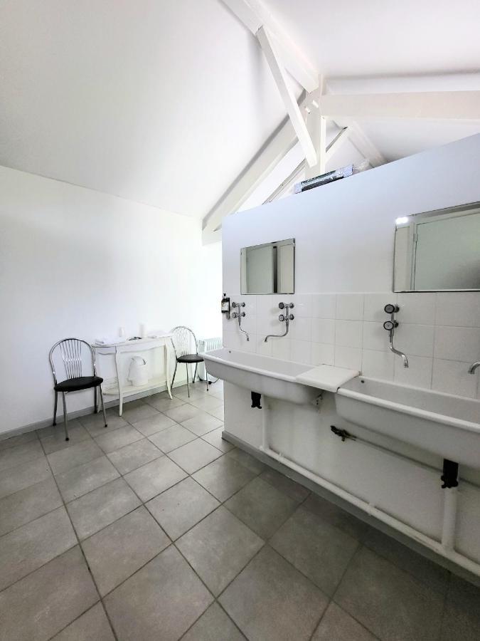 Domaine Des Cedres - Hotel, Gites Et Insolites Villebois Exterior photo