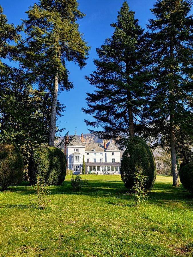 Domaine Des Cedres - Hotel, Gites Et Insolites Villebois Exterior photo