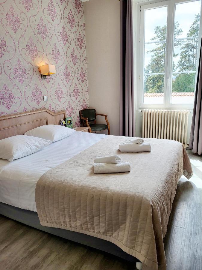 Domaine Des Cedres - Hotel, Gites Et Insolites Villebois Exterior photo