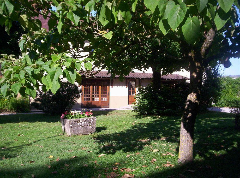 Domaine Des Cedres - Hotel, Gites Et Insolites Villebois Exterior photo