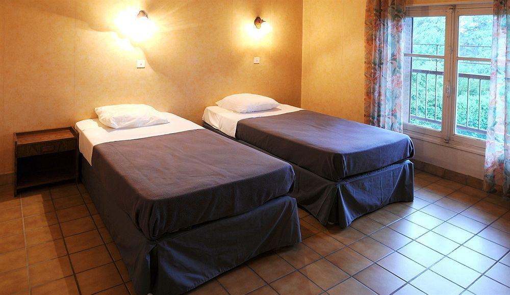 Domaine Des Cedres - Hotel, Gites Et Insolites Villebois Exterior photo