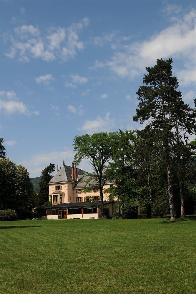 Domaine Des Cedres - Hotel, Gites Et Insolites Villebois Exterior photo