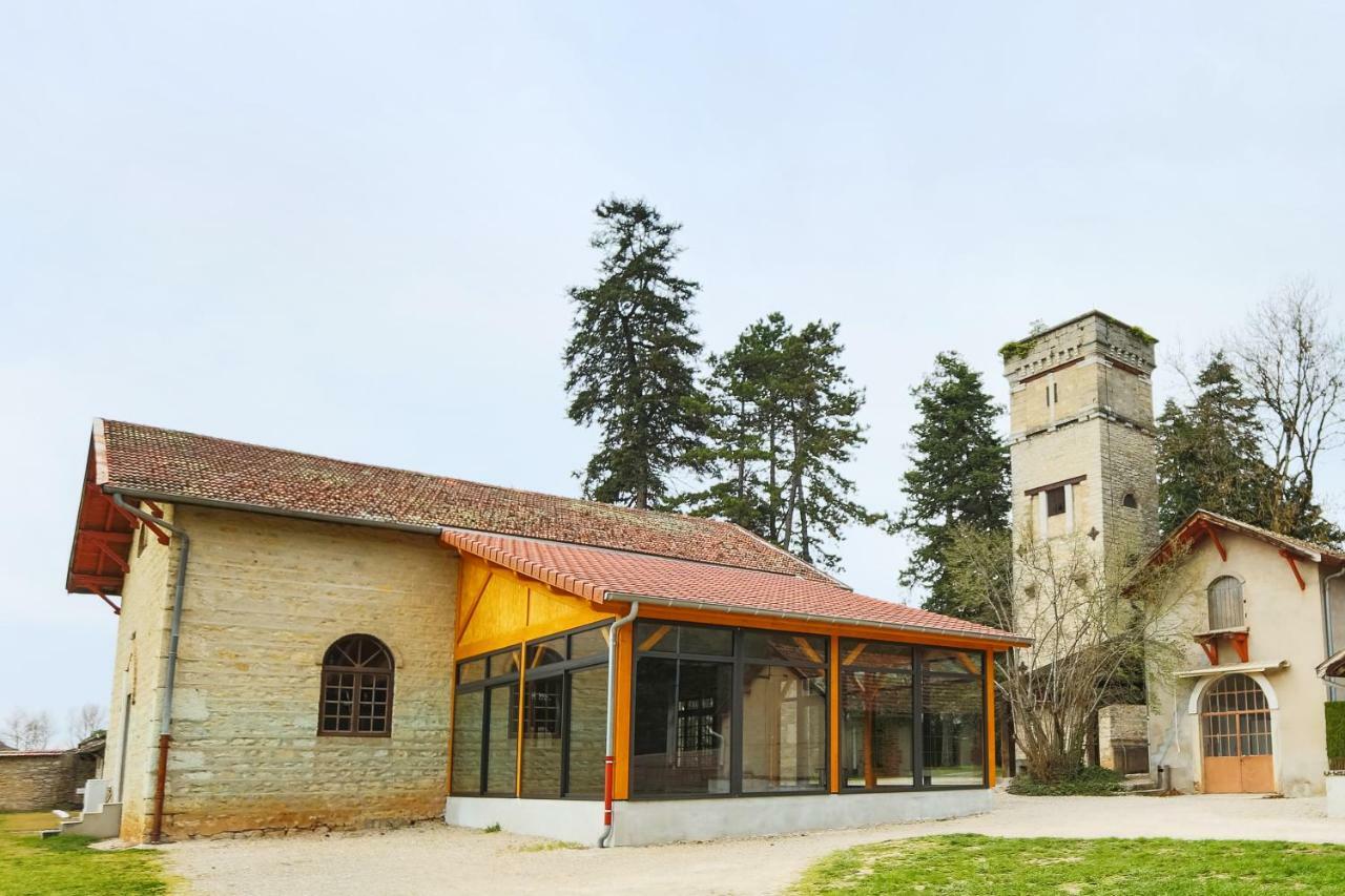 Domaine Des Cedres - Hotel, Gites Et Insolites Villebois Exterior photo